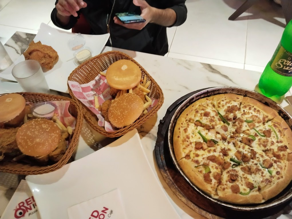 Red Onion Pizaa & Cafe