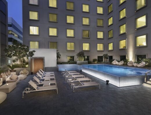 Hilton Garden Inn Dubai, Mall Avenue