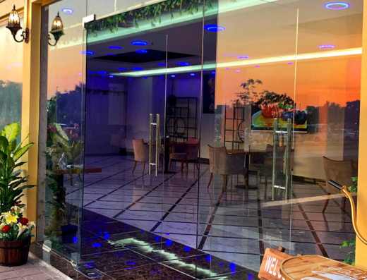 king Tres Bien Lounge الكينج تري بيان لاونج