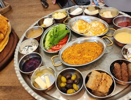 Otantik Café & Restaurant – Al Wahdah