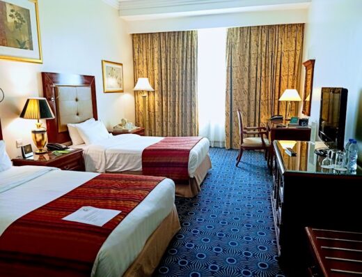 Sunday Hotel Holiday international Dubai